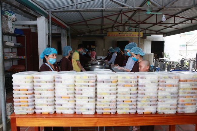 Charity of  Dong Cao pagoda